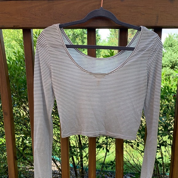 KIRRA for PACSUN Cropped Long Sleeve T-Shirt - Picture 3 of 5